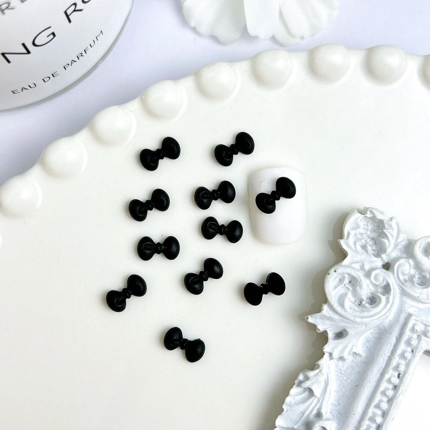 50PCS Random Mixed Black Bows Bear Nail Charms Resin Mini Heart Star Flower Nail Art Decorations Handmade DIY Press on Nails