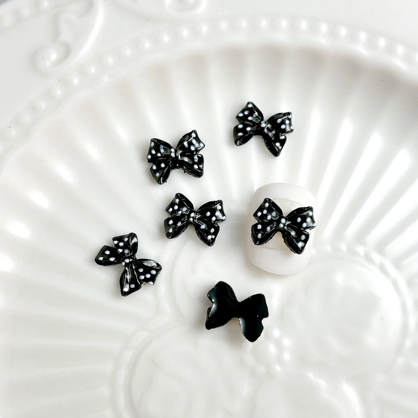 50PCS Random Mixed Black Bows Bear Nail Charms Resin Mini Heart Star Flower Nail Art Decorations Handmade DIY Press on Nails