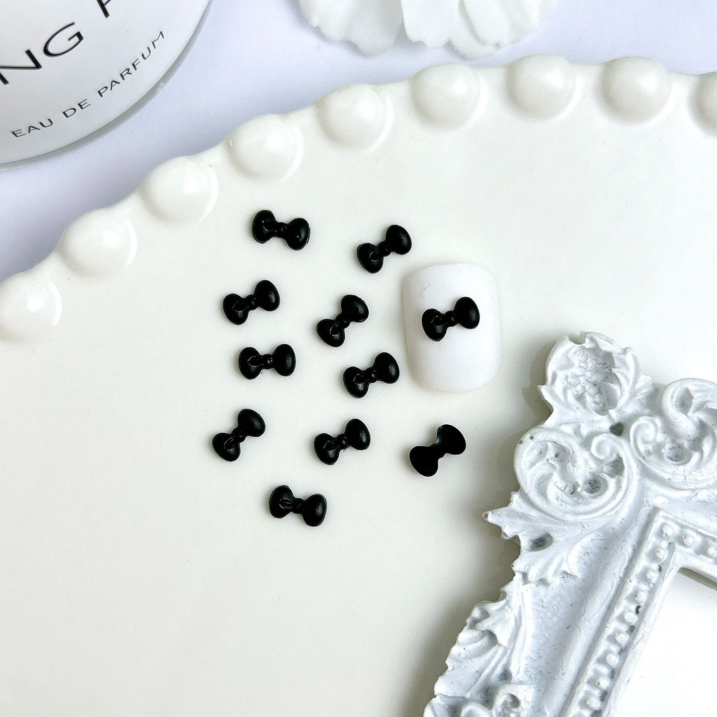 50PCS Random Mixed Black Bows Bear Nail Charms Resin Mini Heart Star Flower Nail Art Decorations Handmade DIY Press on Nails