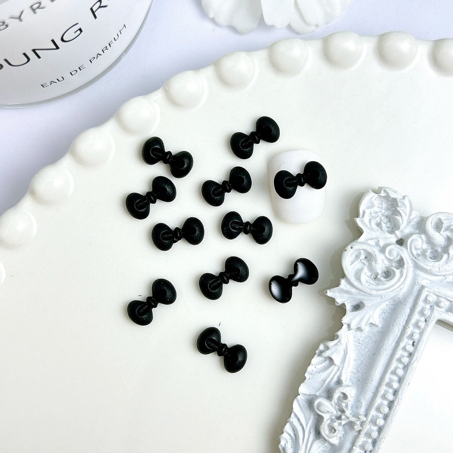 50PCS Random Mixed Black Bows Bear Nail Charms Resin Mini Heart Star Flower Nail Art Decorations Handmade DIY Press on Nails
